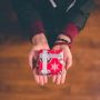 5 Pilihan Kado Valentine untuk Pacar Cowok, Mana yang Mau Dipilih?