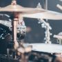 Aksi Kocak Seorang Pria Main Drum Pakai Kepala Bocah, Warganet: Risiko Punya Bapak Drummer