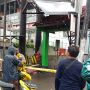 Videotron di Lippo Plaza Ambruk Diterjang Hujan Deras dan Angin Kencang, Timpa Gapura