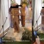 Jadi Domas Pengantin Saat Acara Sakral, Kelakuan Gadis Tiba-tiba 'Mleyot' Undang Tawa Warganet: Malu Banget