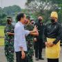 Momen Jokowi dengan Bobby Nasution dan Edy Rahmayadi Sebelum Tinjau Kampung Jeruk-Resmikan Tol Binjai-Stabat