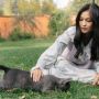 Ketahui 3 Alasan Kucing Makan Rumput, Apakah Kebiasaan Ini Berbahaya untuk Kesehatan Anabul?