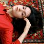 Arti Mimpi Pakai Baju Merah, Benarkah Tanda Hasrat Seks Tinggi?
