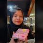 Bucin Abis! Cewek Bikin Review Make Up, Endingnya Malah Bikin Jomblo Iri
