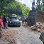 Detik-detik Truk Pengangkut Batu Terbalik, Jalur Medan-Berastagi Macet