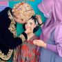 Pengantin Pria Jadi Makeup Artist di Pernikahan Sendiri, Videonya Viral