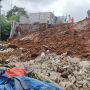 Turap Perumahan di Cipayung Depok Lonsor, Timpa Rumah Warga Hingga 2 Kambing Mati