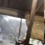 Diserang Hujan Badai di Warung, Cewek Ini Tetap Santai Lanjut Makan Bakso, Videonya Viral