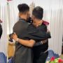 Pria Gendong Anak Datang ke Pernikahan Mantan Istri, Video di Pelaminan Viral