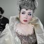 8 Gaya Artis Dampingi Anak Wisuda, Outfit Soimah Serba Putih dan Sederhana