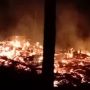 Diduga Akibat Korsleting Listrik, Rumah Eman di Cianjur Hangus Terbakar