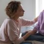 5 Tips Menjadi Teman Curhat yang Baik