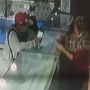 Masuk Konter Pura-pura Beli HP Padahal Sebenarnya Maling, Beruntung Aksinya Terekam CCTV