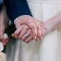 Gegara Beda Usia 18 Tahun, Viral Pasangan Romantis Ini Dikira Bapak dan Anak