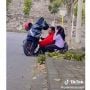 Kisah Haru Ayah Rela Kepanasan di Pinggir Jalan Tunggu Putrinya Interview, 'Menangis Banget ya Allah'