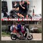 Aleix Espargaro Buat "The Power of Emak-Emak" ala MotoGP, Tiru Gaya Boncengan Nyeleneh di Lombok