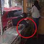 Aksi Cepat Emak-Emak Curi Empat HP di Konter Ponsel Pekanbaru Terekam CCTV