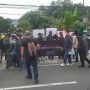 Demonstrasi Tolak Makam Vanessa Angel Dipindahkan, Massa Aksi: Kami Kawal hingga Rencana itu Batal