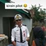 Penjual Cilok Pakai Baju Pilot Buat Sandiaga Uno Heran, Marketing-nya Dipuji