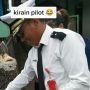 Viral Penjual Cimol Cosplay Pakai Kostum Pilot, Warganet: Kreatif Tanpa Batas