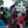 Segerombolan Bocil Simulasi Unjuk Rasa Bareng Polisi, Bocah Berkaus Hitam Jadi Sorotan, Warganet: Totalitas!