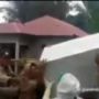 Viral Video Sejumlah Orang Amuk Petugas yang Tak Terima Anggota Keluarga Dimakamkan dengan Protokol Covid-19