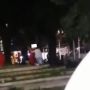 Viral Sejoli Remaja Asyik Berciuman di Alun-alun Jonggol, Warganet: Malam Milik Berdua