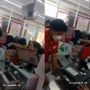 Emak-emak Rusuh Antre Minyak Goreng di Mini Market, Komputer Kasir Sampai Jatuh Terbalik, Warganet Salahkan Pemerintah