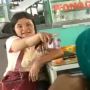 Viral Perempuan Muda Tagih Utang Sambil Tunjuk Nenek-nenek di Ngawi