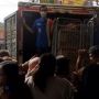 Tak Peduli PPKM Level 3, Puluhan Emak-emak Berebut Minyak Goreng di Minimarket