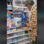Viral Kakek Tukang Sol Beli Popok untuk Istri yang Sakit, Kisahnya Bikin Warganet Menangis
