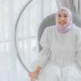 Fitrop Pakai Gym Ball Jelang Lahiran Anak Kedua, Apa Manfaatnya untuk Ibu Hamil?