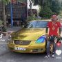 Heboh Pria Lapisi Seluruh Bodi Mobil Lexus dengan Emas, Diyakini Bisa Membawa Keberuntungan