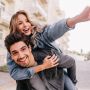 6 Tanda Wanita Leo Jatuh Cinta, Zodiak Ini Biasanya Tidak Ragu Menunjukkan Perasaan Mereka Duluan