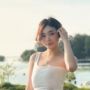 7 Gaya Livy Renata Main di Pantai, Outfit-nya Curi Perhatian
