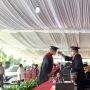 Wisuda Drive Thru Universitas Negeri Gorontalo: Mahasiswa Duduk Santai di Mobil Menunggu Nama Dipanggil