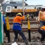 Rawan Kecelakaan PT KAI Tutup Lintasan Liar Stasiun Lemahabang-Kedunggedeh Bekasi