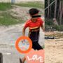 Haru! Usai Mendapatkan Penghargaan, Bocah Laki-laki Ini Bergegas Pergi ke Makam Ayahnya