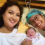 9 Potret Artis Lahirkan Anak Pertama, Nadine Chandrawinata dan Aurel Curi Perhatian