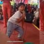 Viral Aksi Bocah Laki-laki Nyanyi Sambil Joget Heboh, Bikin Biduan Insecure