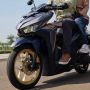 Cowok Dorong Motor Mogok Sambil Boncengin Pacar, Warganet Ramai Beri Semangat