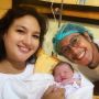 9 Potret Anak Nadine Chandrawinata dan Dimas Anggara, Wajah Bule Jadi Sorotan