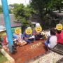 Bikin Haru, Viral Potret Sekumpulan Bocah Rutin Datang ke Makam Temannya untuk Yasinan Selama 7 Hari