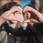Siap-Siap Baper! 5 Zodiak Paling Hoki dalam Urusan Cinta pada 8 April 2026