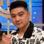 Chef Arnold Jadi Sorotan saat Selfie Bareng Ariel NOAH: Kehalang Lah yang Belakang