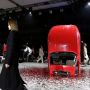 Sampaikan Simpati untuk Ukraina, Paris Fashion Week Digelar dalam Suasana Muram