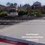 Pemotor Sambat Tertahan Lama di Palang Kereta Api Sampai Kepanasan Menunggu, Eh yang Lewat Malah Bikin Naik Darah