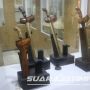 Pria Bawa Keris Berkeliaran Sambil Mengamuk Rusak Papan Nama Pura