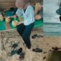 Seorang Pria Minta Wanita Rekam Dirinya saat di Pantai, Eh Malah Dapat Omongan Menohok, "Auto Kena Mental"