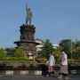 Umat Muslim yang Tarawih di Masjid Saat Nyepi Dipersilakan, Namun Jalan Kaki